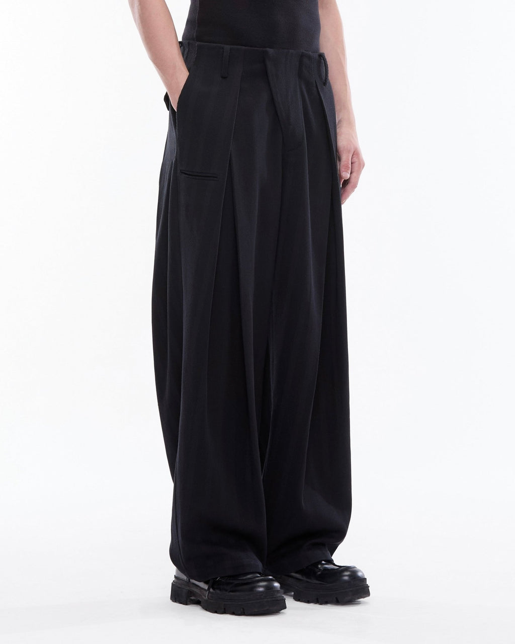 Wool Blend Pleated Trousers - Aiush Refugee